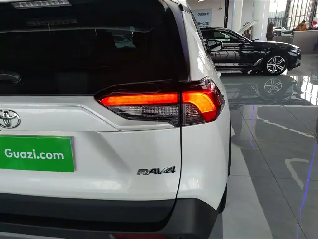 Toyota RAV4 2023 из CN, фото 7