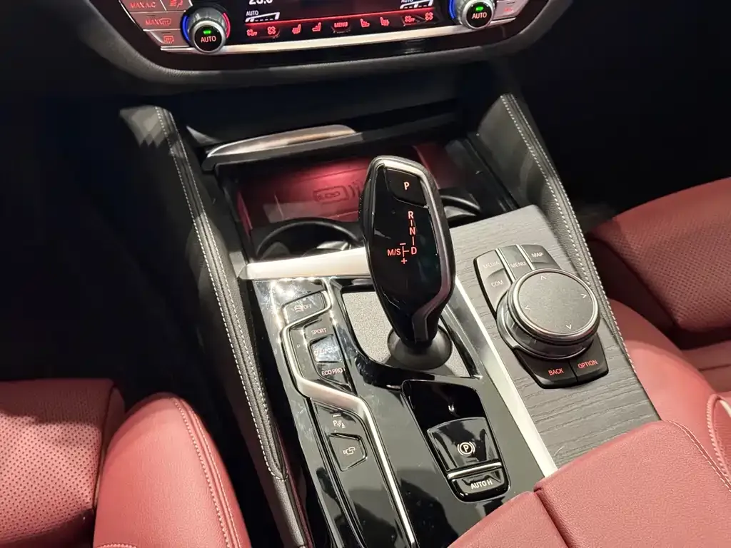 BMW 5 Series 2024 из CN, фото 2