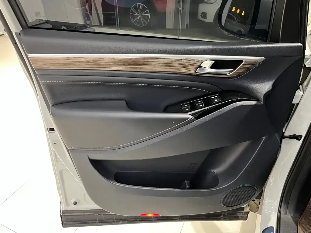 GAC Motor Trumpchi M8 — фото 3