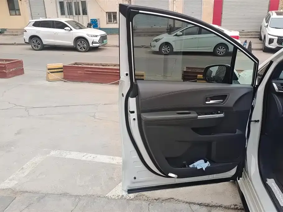 Toyota Sienna 2024 из CN, фото 8