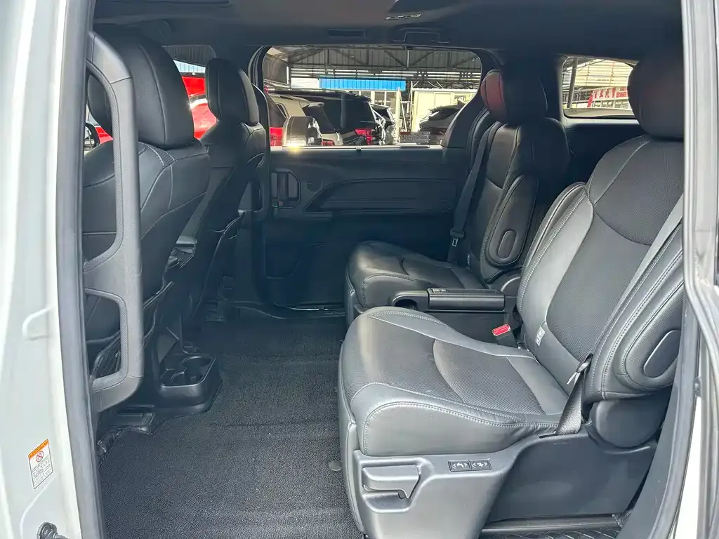 Toyota Sienna 2023 из CN, фото 9