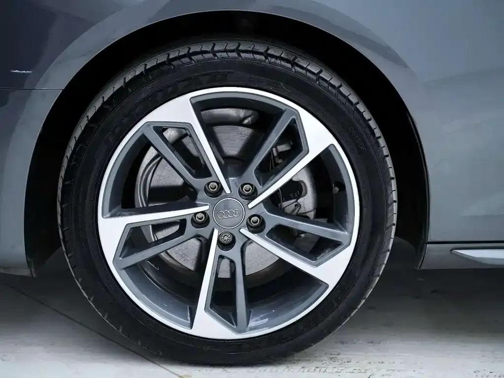 Audi A4L 2021 из CN, фото 9
