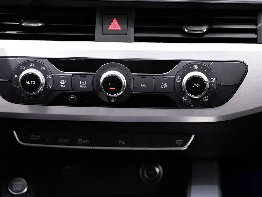 Audi A4L 2021 из CN, фото 4