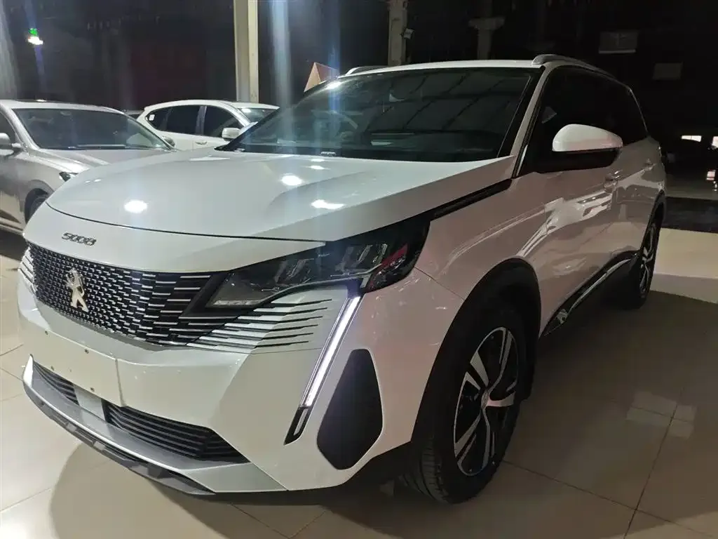 Peugeot 5008 2023 из CN, фото 1