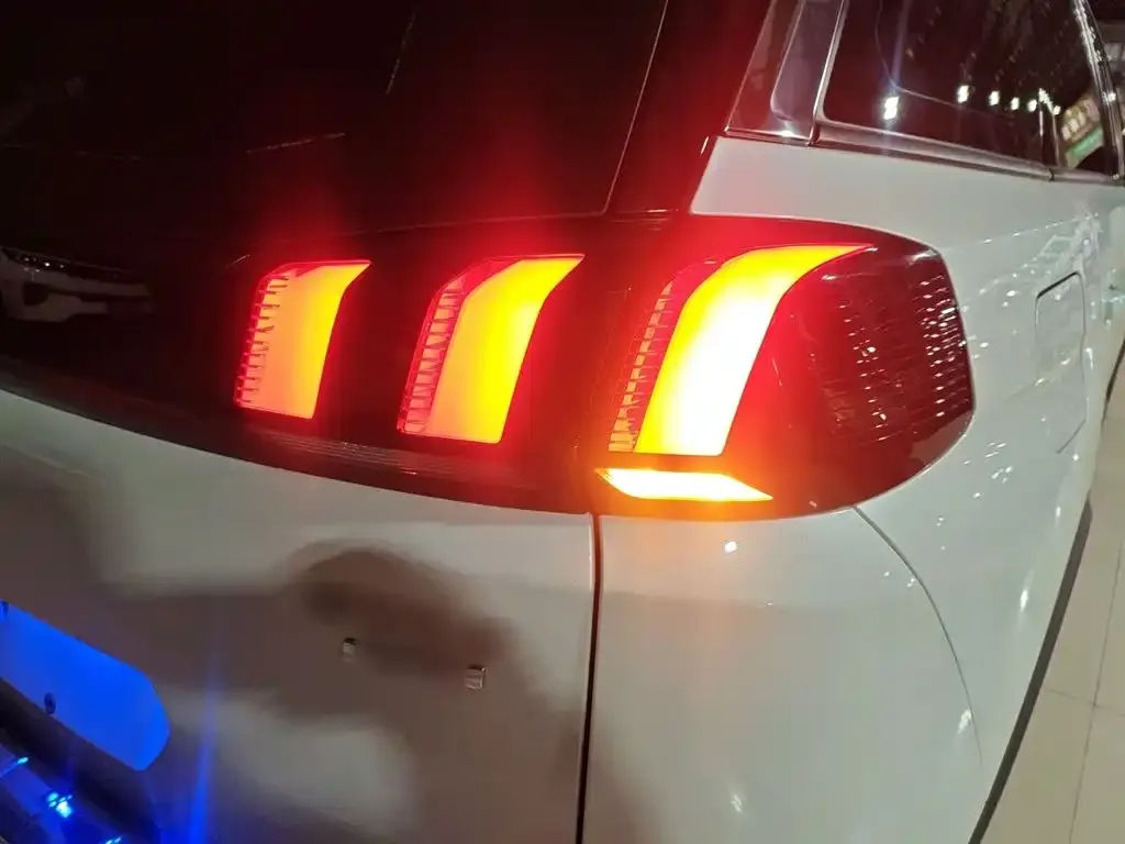 Peugeot 5008 2023 из CN, фото 2