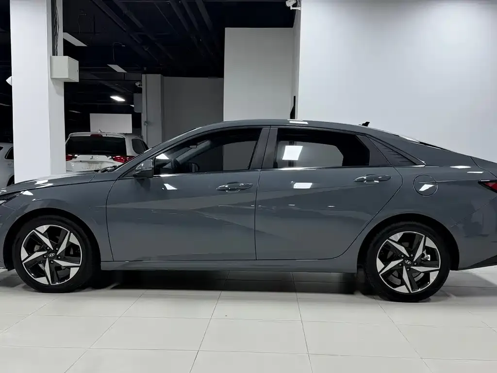 Hyundai Elantra 2022 из CN, фото 2