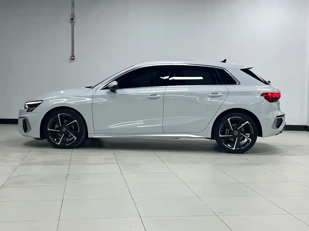 Audi A3 2022 из CN, фото 4