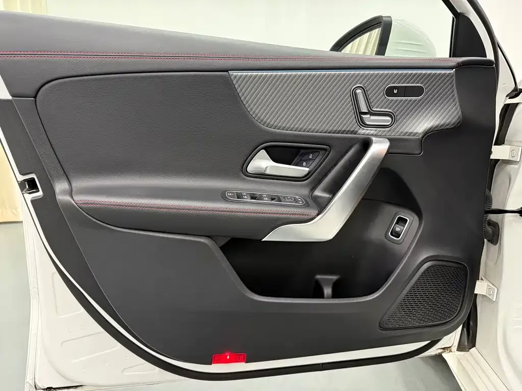 Mercedes-Benz A-Class 2024 из CN, фото 6