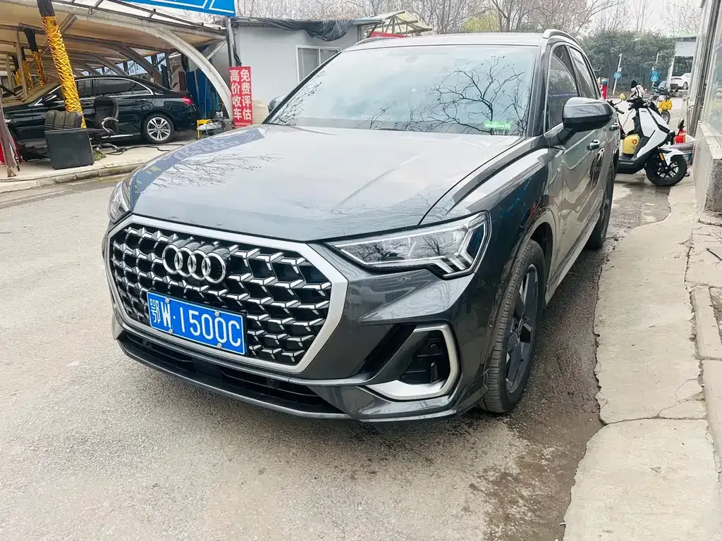 Audi Q3 — фото 1