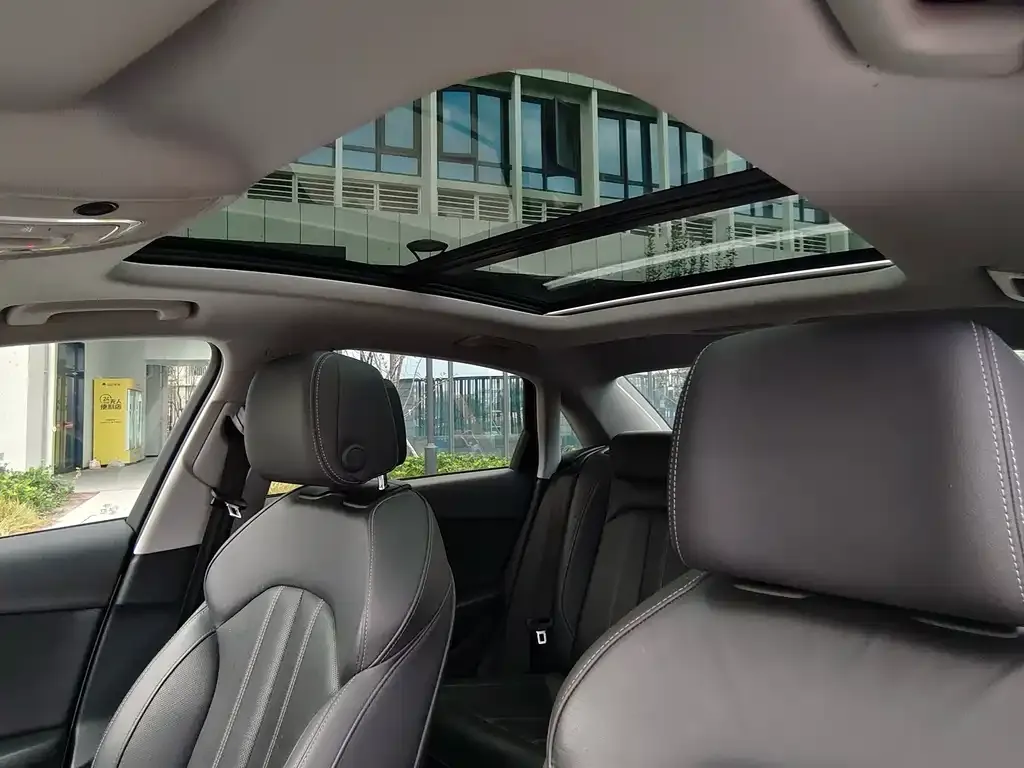 Audi A4L 2021 из CN, фото 5