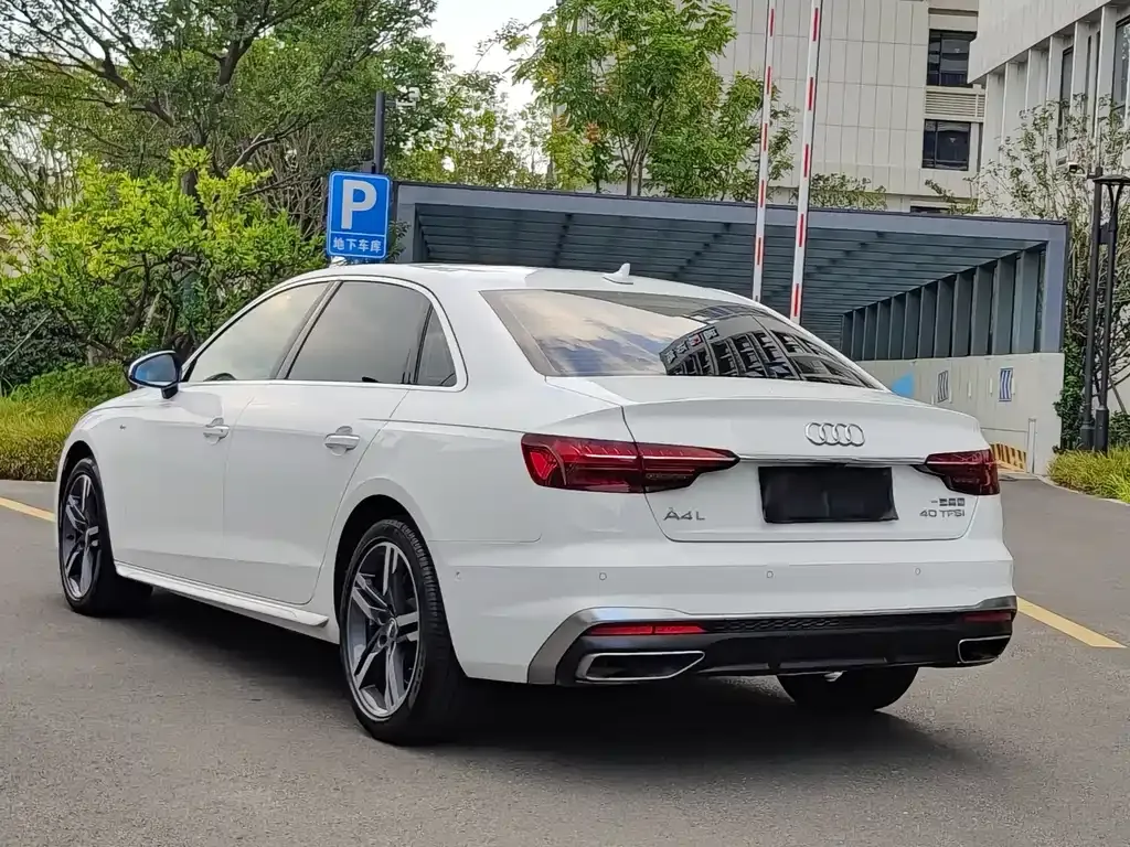 Audi A4L 2021 из CN, фото 10