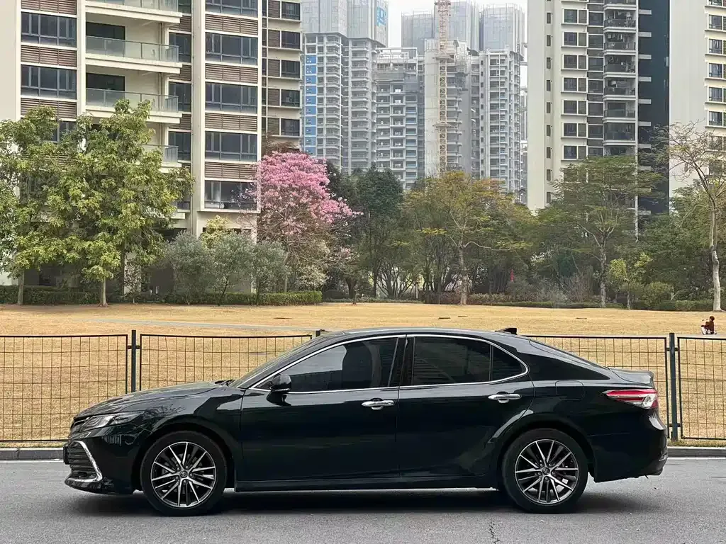 Toyota Camry — фото 6