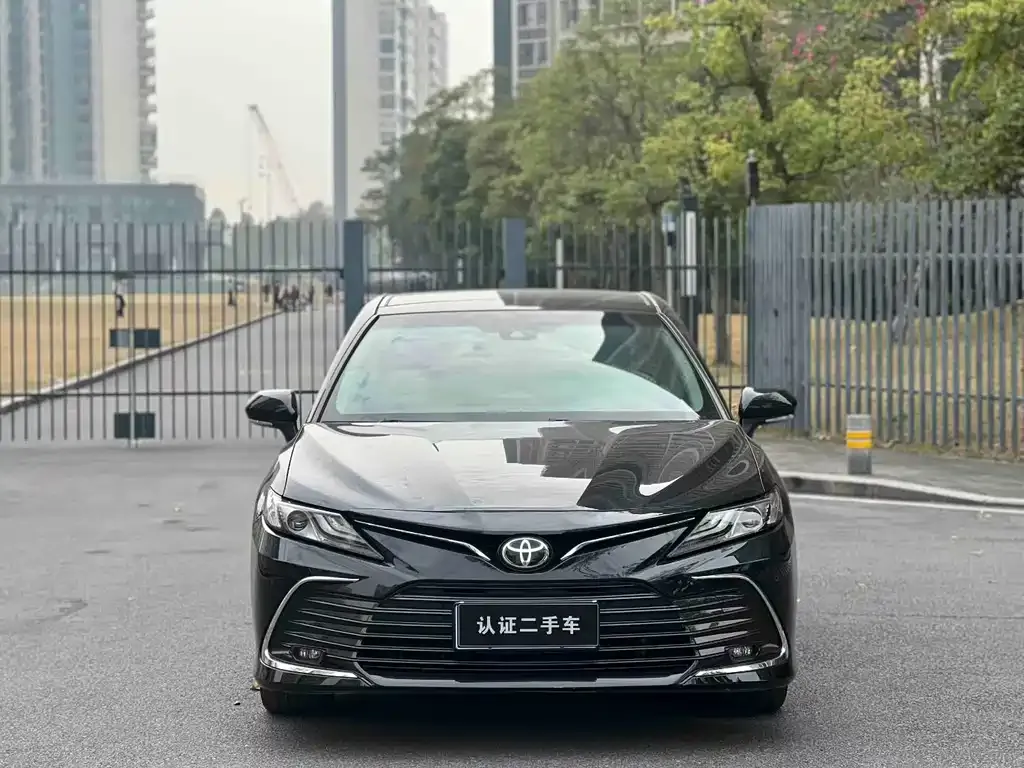 Toyota Camry — фото 2