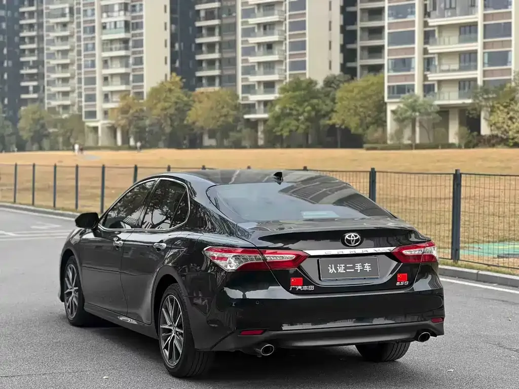 Toyota Camry — фото 5