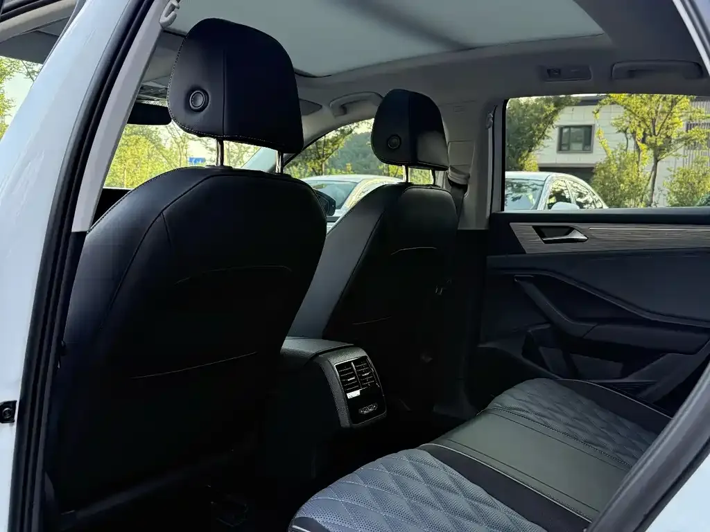 Volkswagen Sagitar 2023 из CN, фото 4