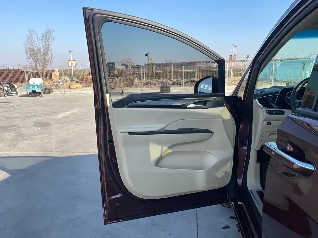 Buick GL8 2021 из CN, фото 2