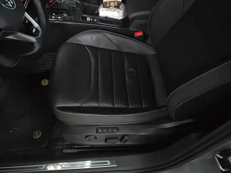 Volkswagen CC 2023 из CN, фото 7