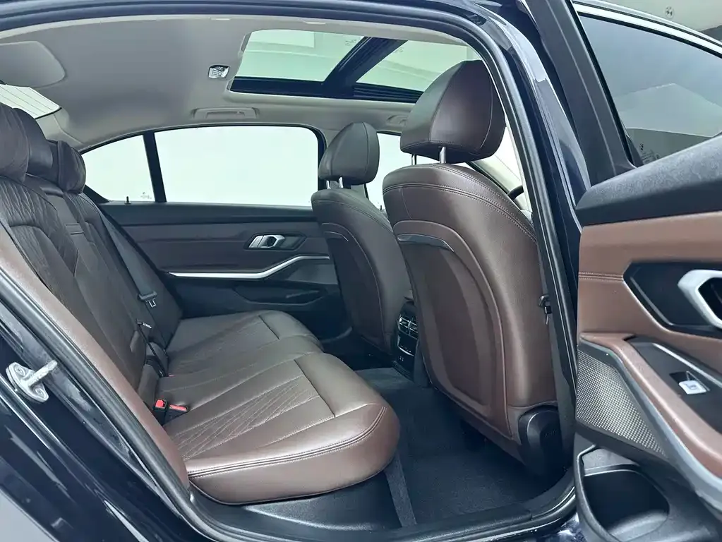 BMW 3 Series 2022 из CN, фото 10