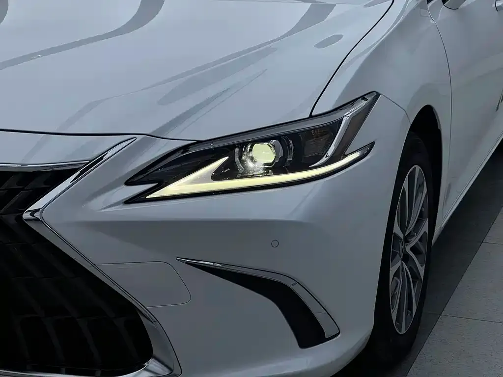Lexus ES 2023 из CN, фото 2