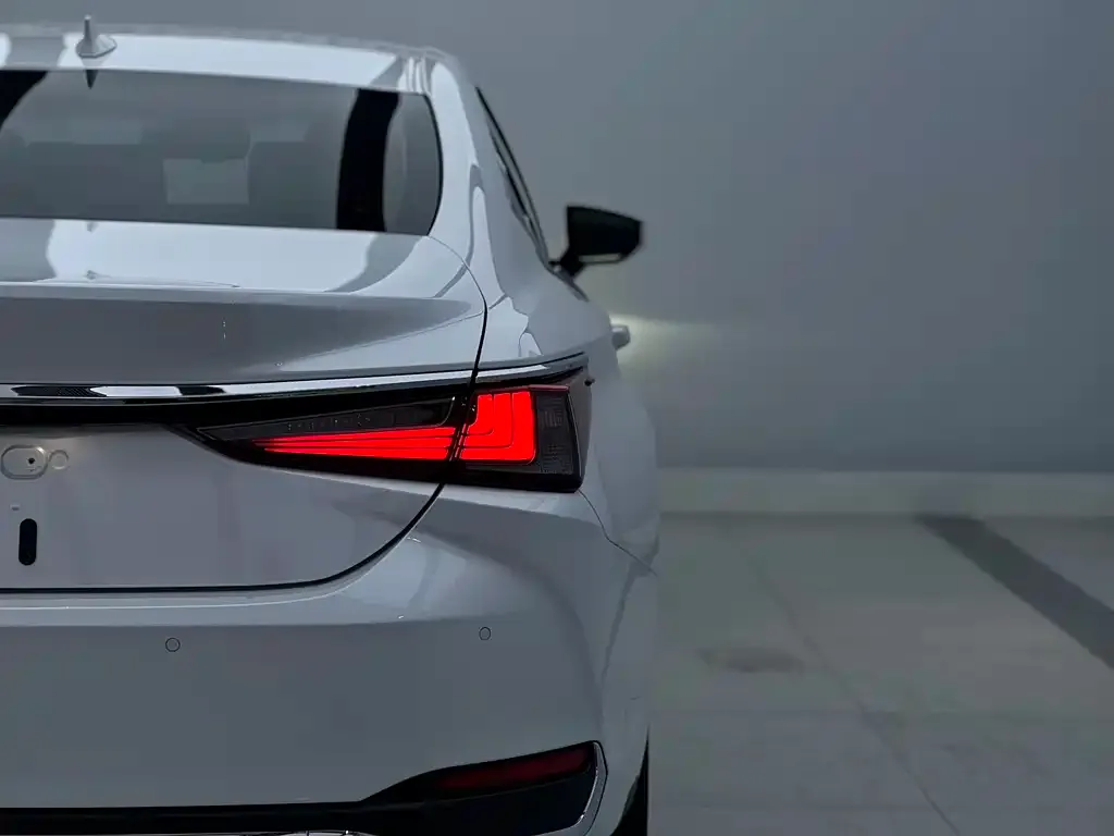 Lexus ES 2023 из CN, фото 7