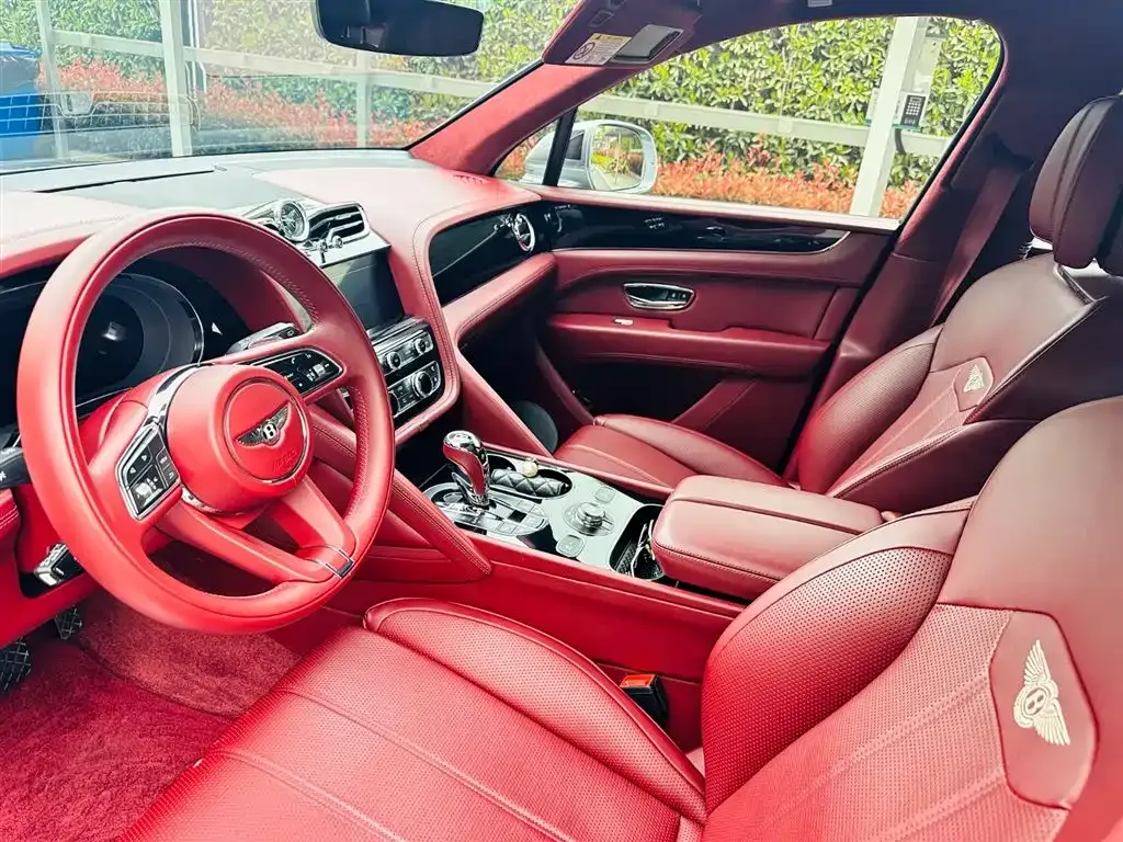 Bentley Bentayga 2021 из CN, фото 4