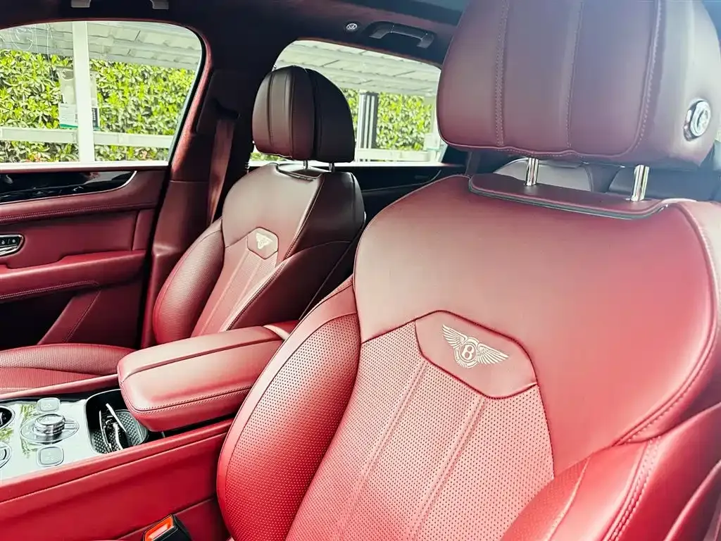 Bentley Bentayga 2021 из CN, фото 8