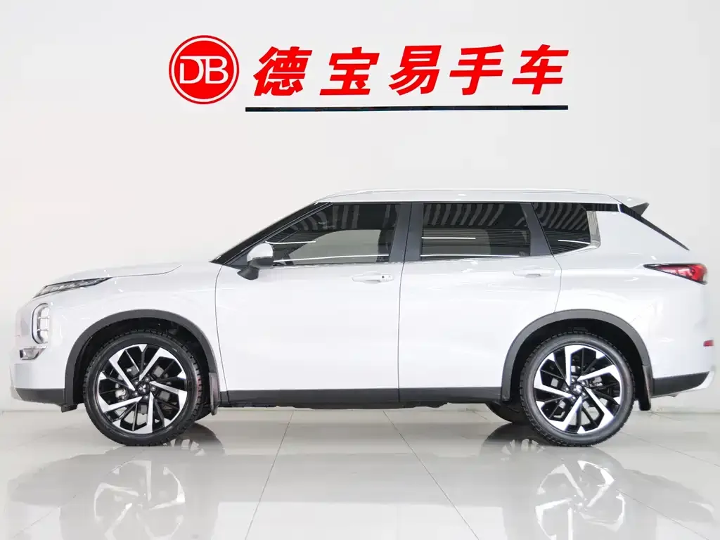 Mitsubishi Outlander 2023 из CN, фото 2