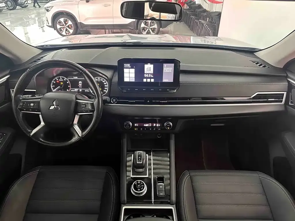 Mitsubishi Outlander 2023 из CN, фото 8
