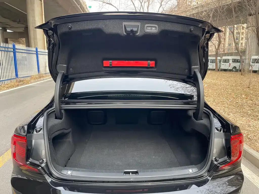 Volvo S90 2023 из CN, фото 2