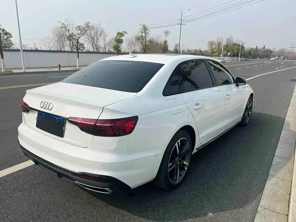 Audi A4L 2021 из CN, фото 4