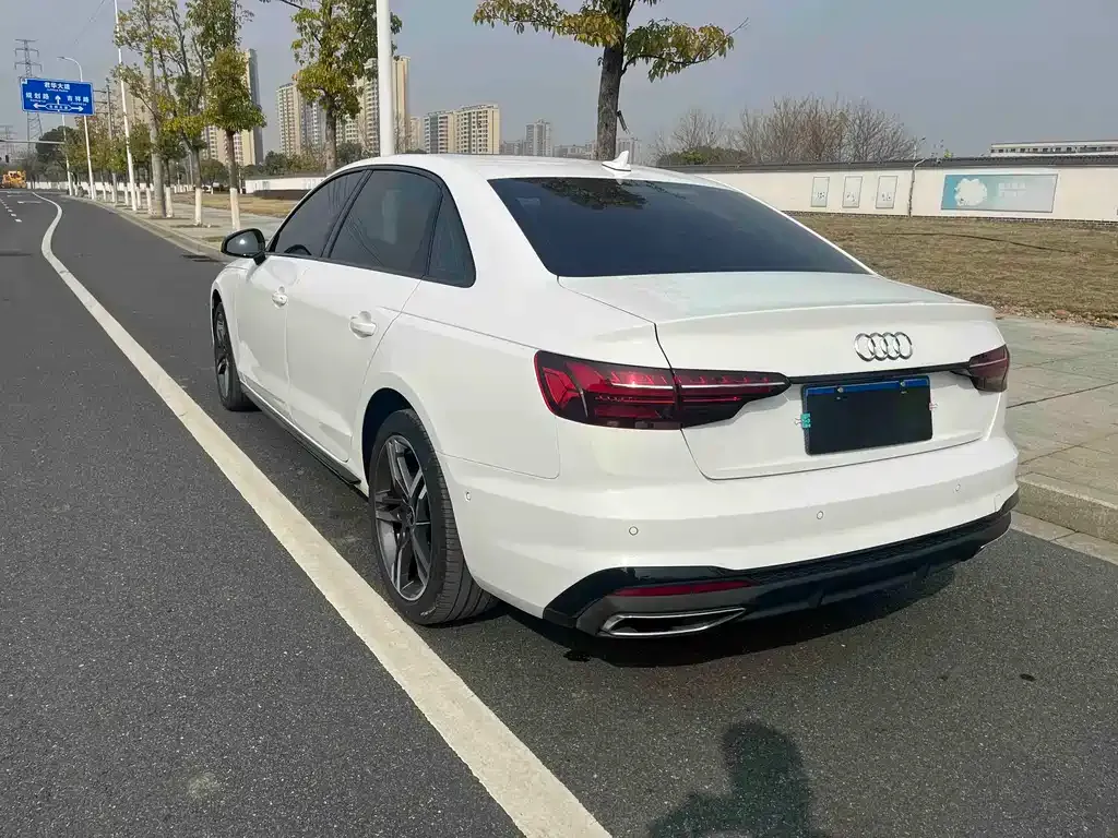 Audi A4L 2021 из CN, фото 5