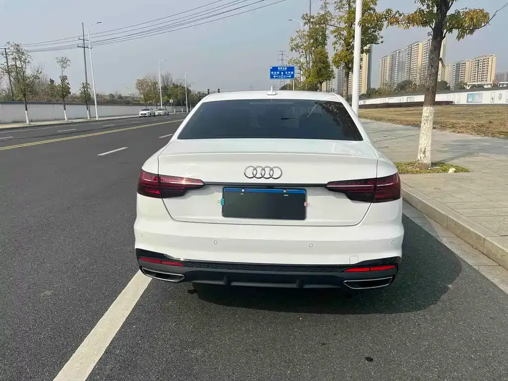 Audi A4L 2021 из CN, фото 9