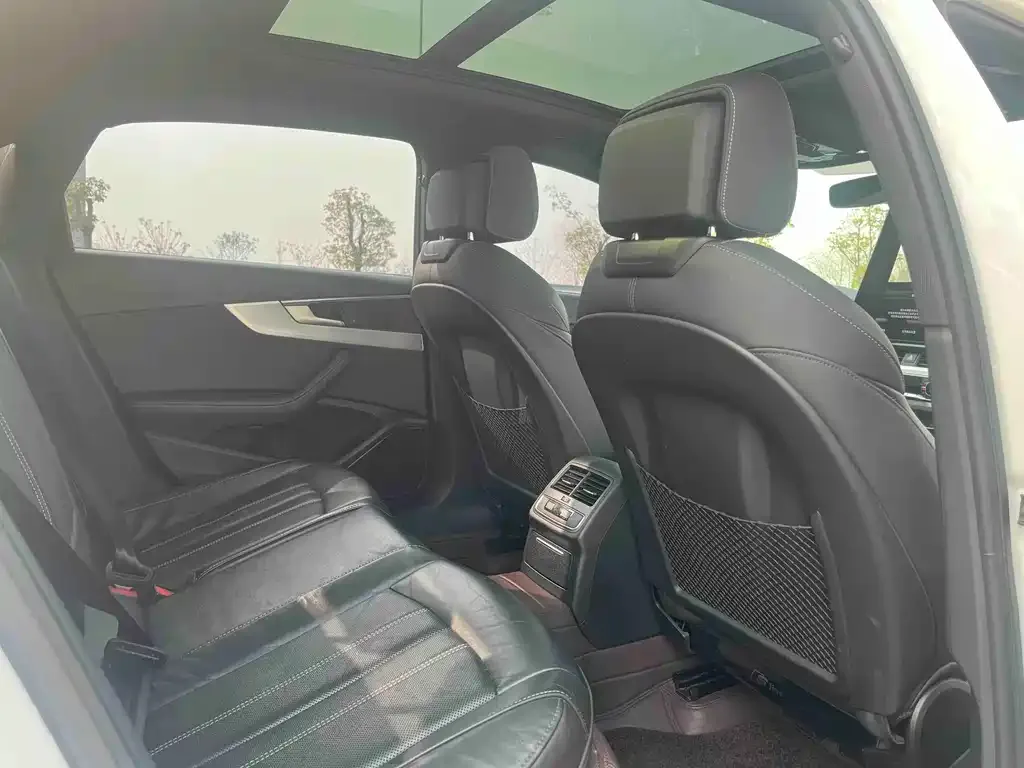 Audi A4L 2021 из CN, фото 7
