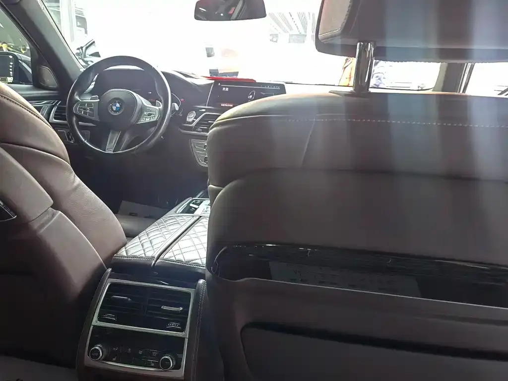 BMW 7 Series 2021 из CN, фото 8
