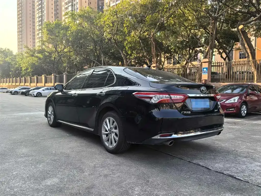 Toyota Camry — фото 7