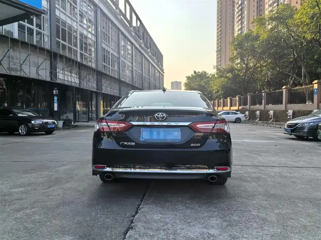 Toyota Camry — фото 3