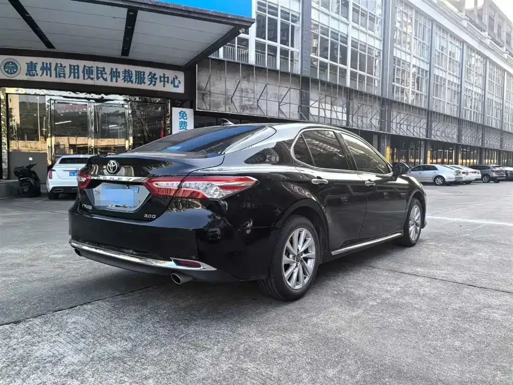 Toyota Camry — фото 9