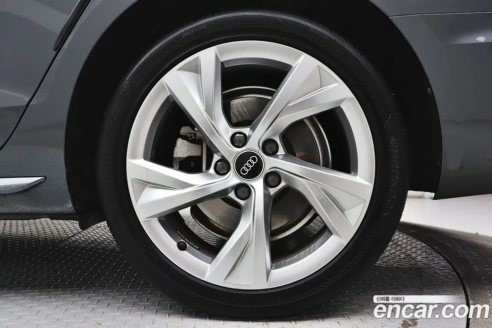 Audi A4 2021 из KR, фото 10