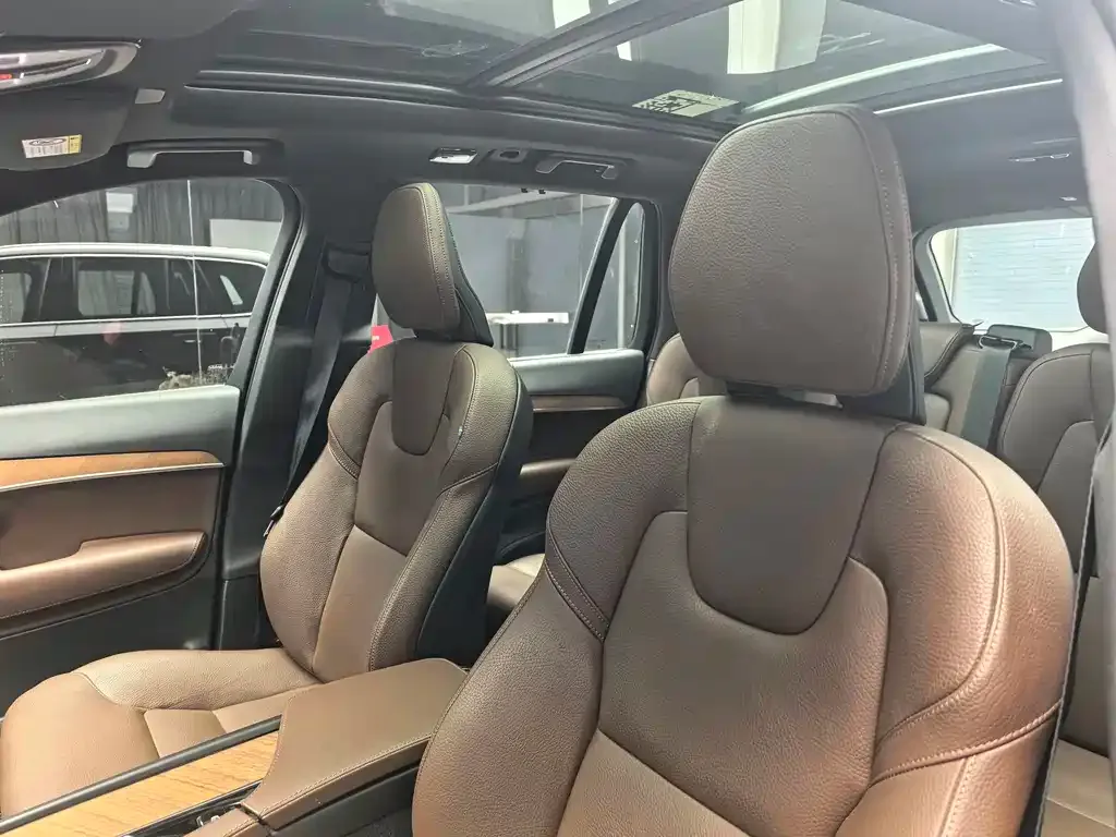 Volvo XC90 — фото 10