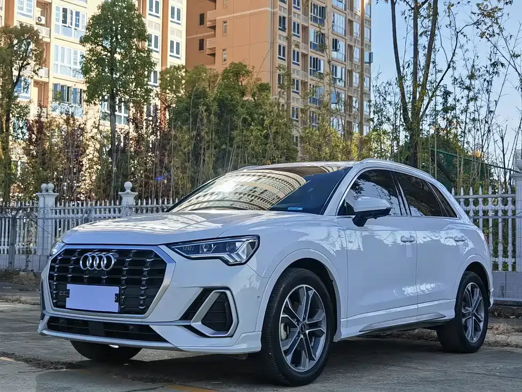 Audi Q3 — фото 1