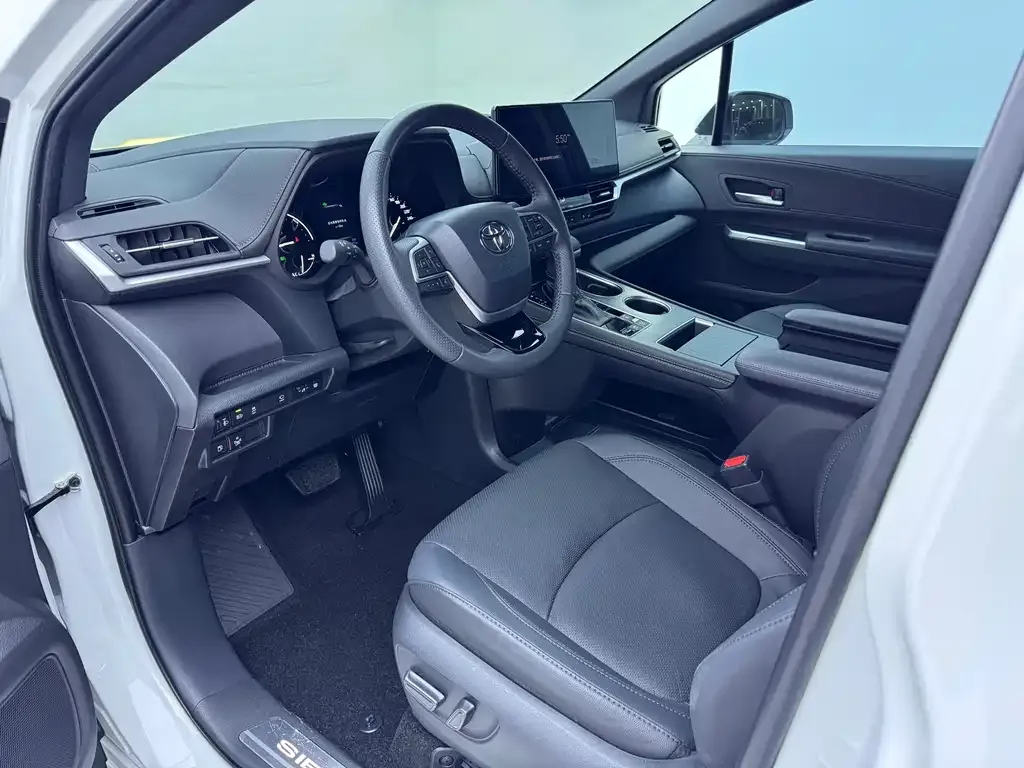 Toyota Sienna 2024 из CN, фото 3