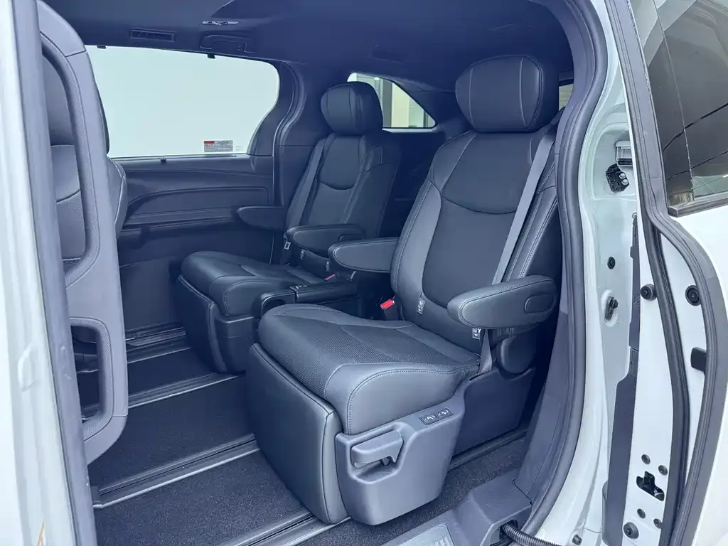 Toyota Sienna 2024 из CN, фото 10
