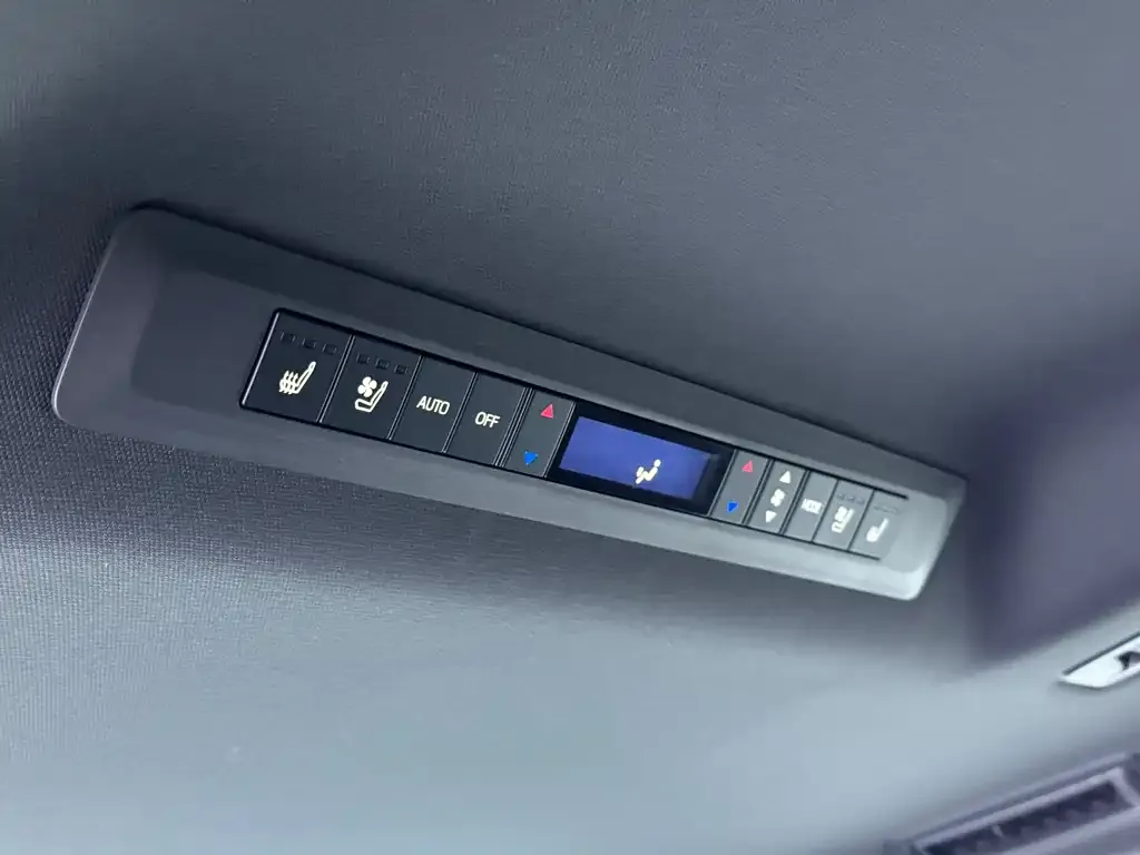 Toyota Sienna 2024 из CN, фото 2