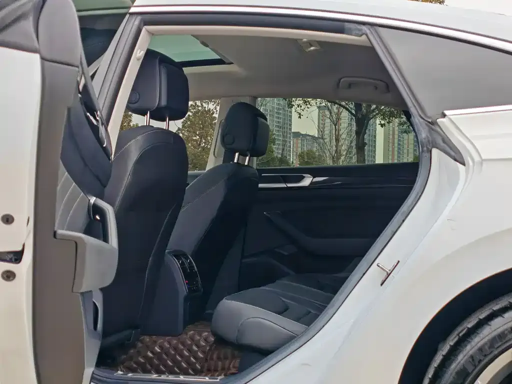 Volkswagen CC 2021 из CN, фото 2