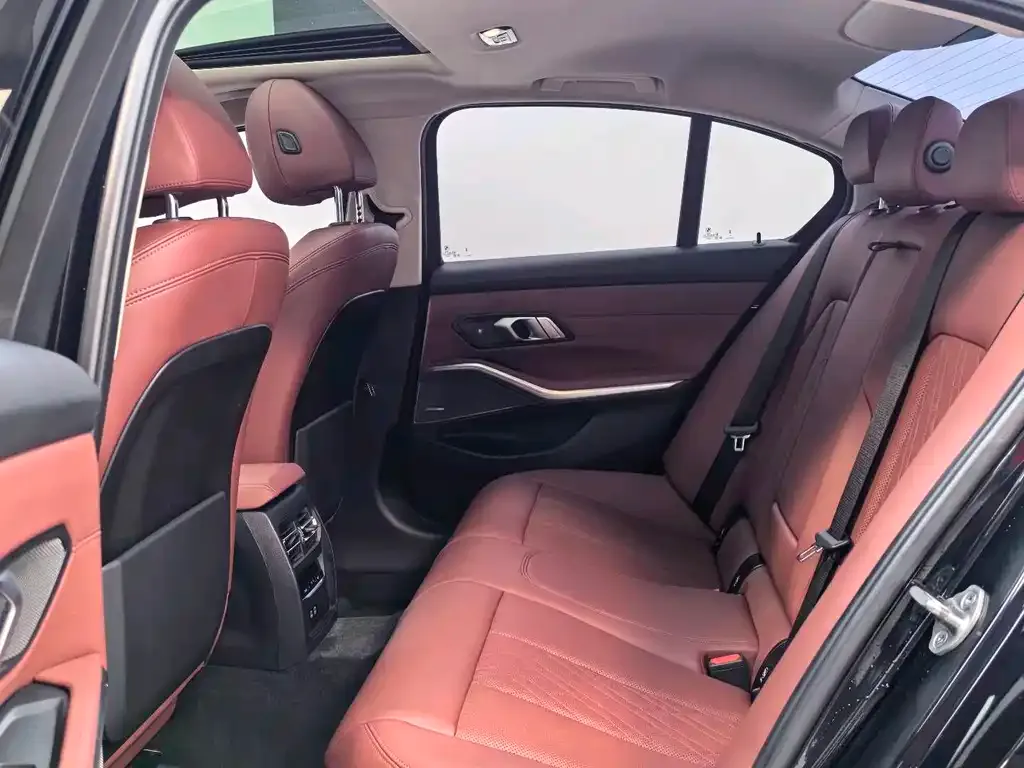 BMW 3 Series 2022 из CN, фото 9