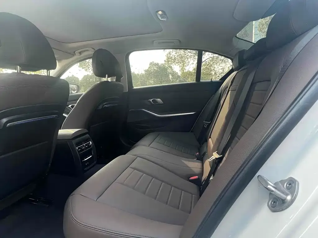 BMW 3 Series 2021 из CN, фото 2