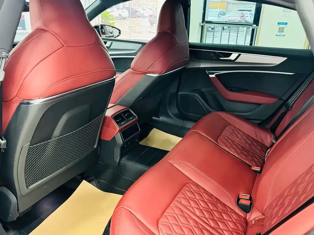 Audi A7L 2024 из CN, фото 4