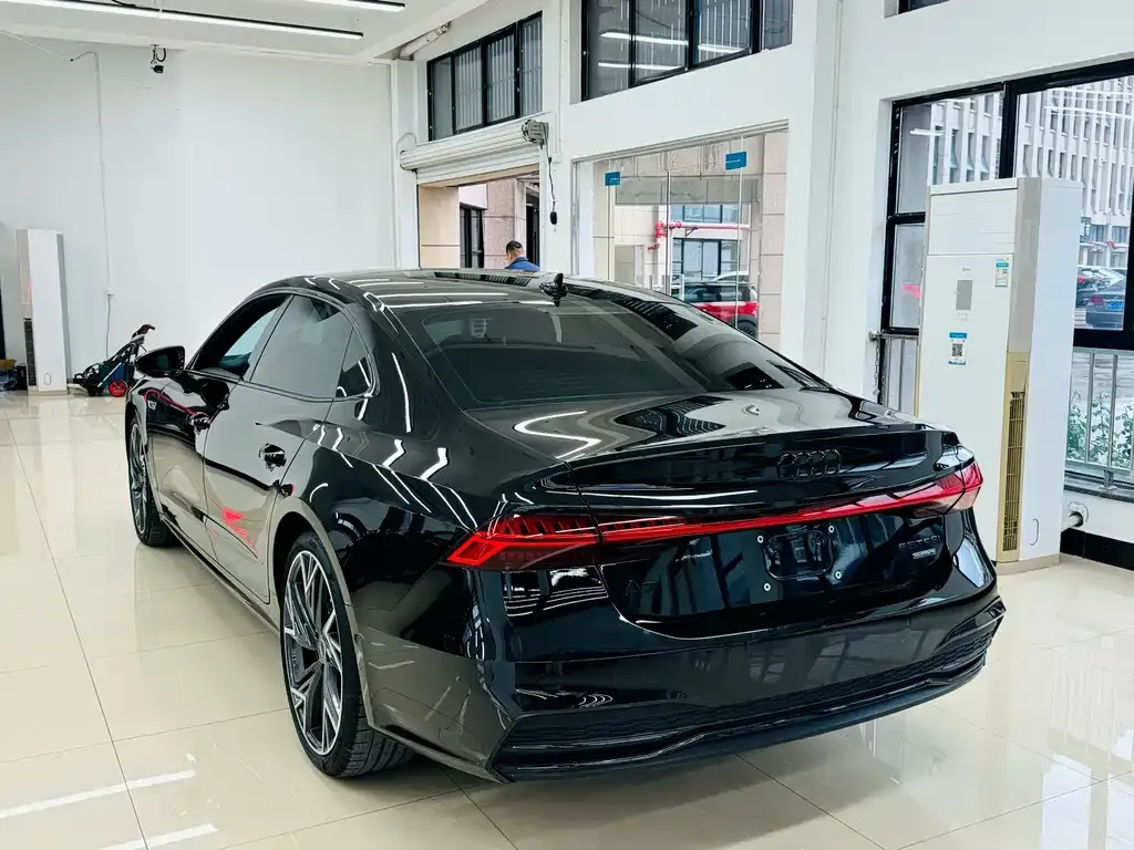 Audi A7L 2024 из CN, фото 8