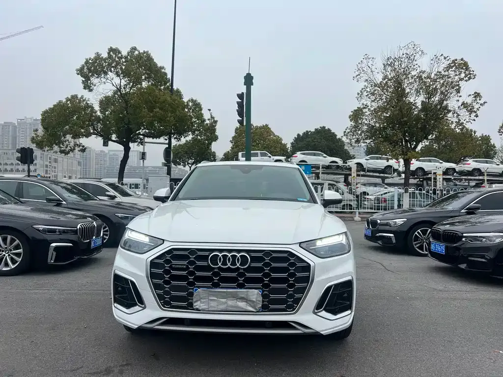 Audi Q5L 2022 из CN, фото 2