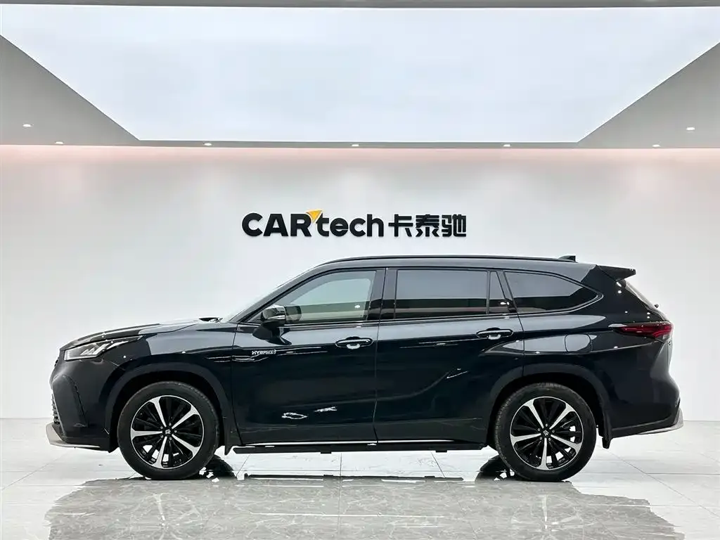 Toyota Crown Kluger 2022 из CN, фото 9